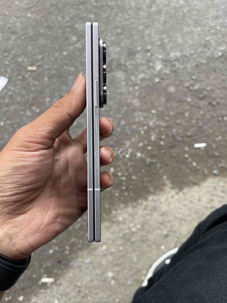 Samsung Galaxy Z Fold Bạc sssvn chính hãng. Mua bán Điện thoại tại Quận Cầu Giấy Hà Nội được đăng bởi Hữu đạt hình 1