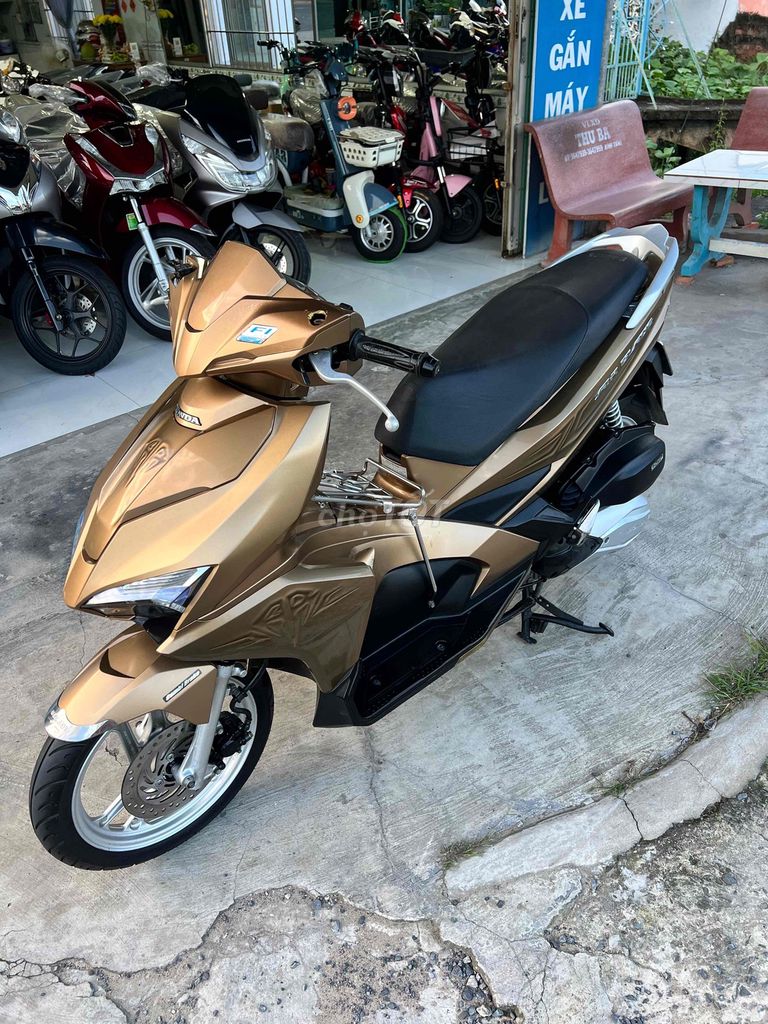 Airblade Fi xe đẹp Máy Zin (trả góp). Mua bán Xe máy tại Huyện Lai Vung Đồng Tháp được đăng bởi Cửa Hàng Xe Gắn Máy PHONG uy tín hình 1