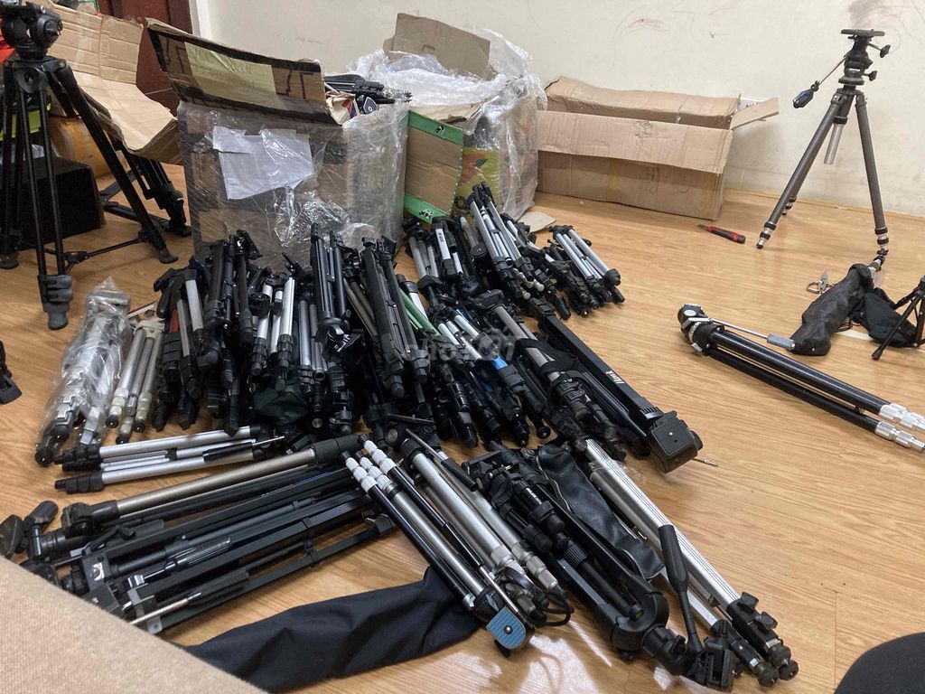 Chân máy ảnh từ Nhật về số lượng lớn. Mua bán Máy ảnh, Máy quay tại Quận Đống Đa Hà Nội được đăng bởi Minh Tuấn hình 1