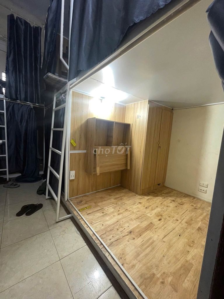 Койко-место на 4 человека с перегородками, мебель и техника, 1.2 млн