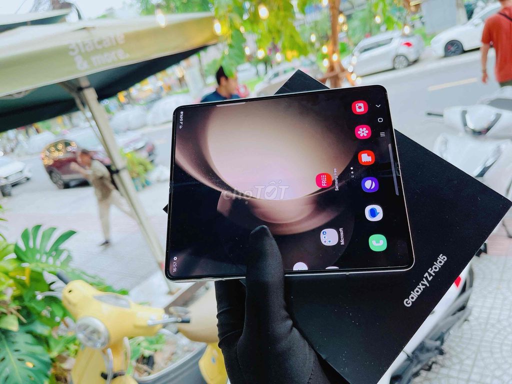 Samsung Z Fold 5 256G màu Kem VN 2sim có Trả Góp. Mua bán Điện thoại tại Quận Hải Châu Đà Nẵng được đăng bởi TUẤN LUXURY MOBILE ĐÀ NẴNG hình 1