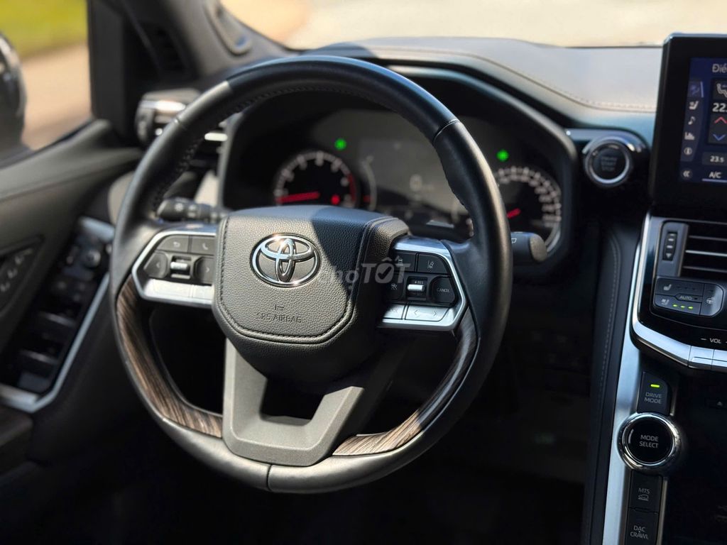 Toyota Land Cruiser 300 VXR V6 2023, Chất Như Mới. Mua bán Ô tô tại Quận Long Biên Hà Nội được đăng bởi Long Biên Cars hình 6