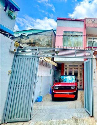 Cho thuê nhà 4PN, lối hẻm riêng, sân xe hơi, gần chợ Bà Chiểu