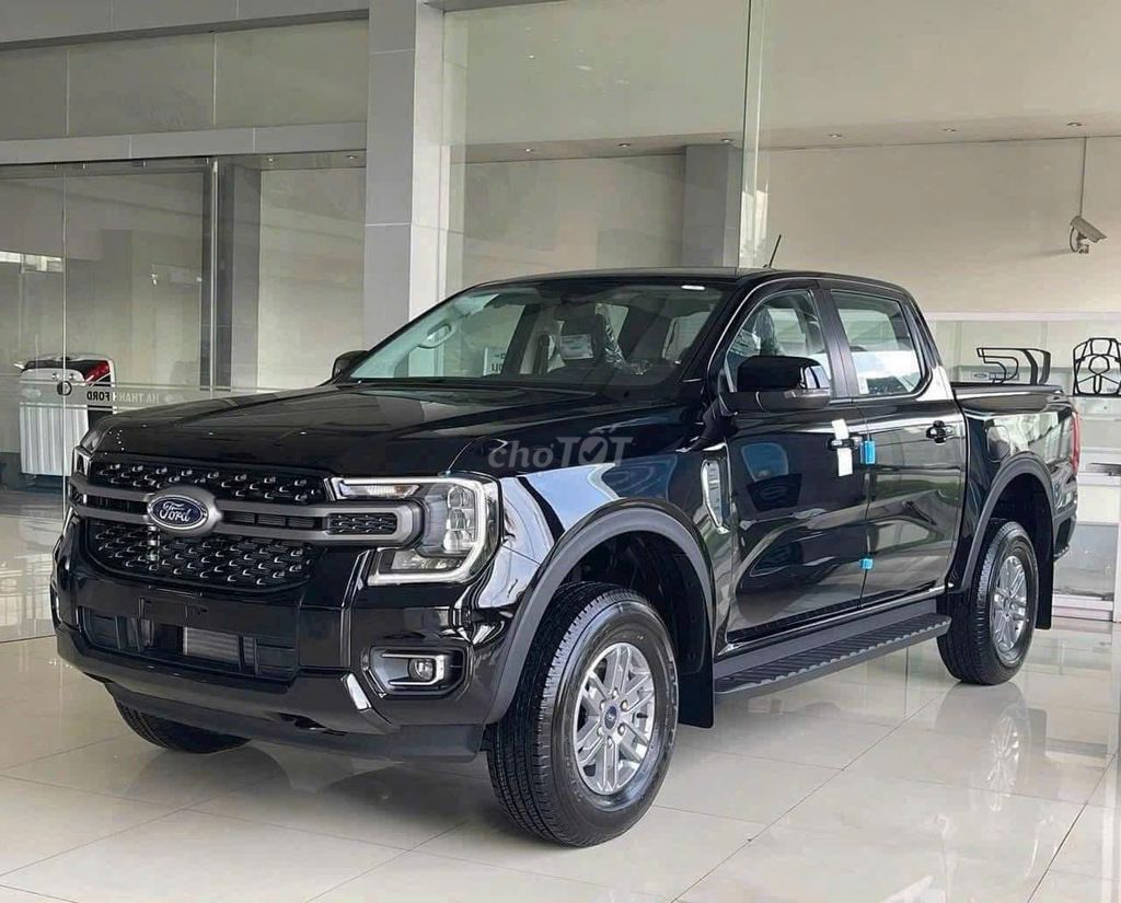 Ford Ranger 2025 XLS đủ màu giao ngay.