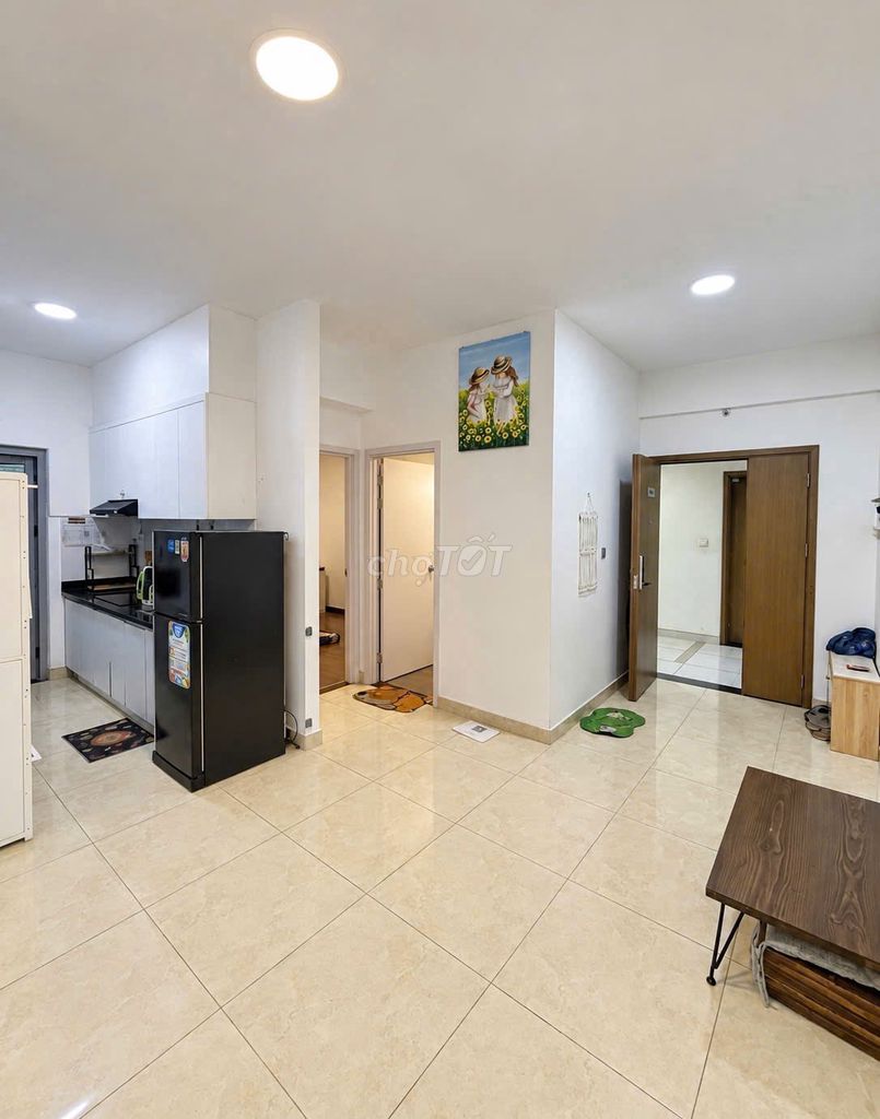 Luxgarden, 2PN full nội thất. Giá 10tr ở liền