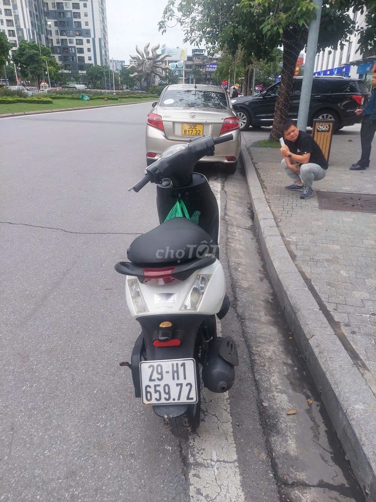 Bán xe Zip mầu trắng của Piaggio chính chủ. Mua bán Xe máy tại Quận Hai Bà Trưng Hà Nội được đăng bởi Mr tín  hình 4