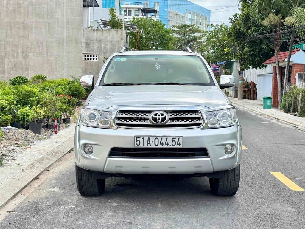 Toyota Fortuner 2011 2.7V - 80000 km