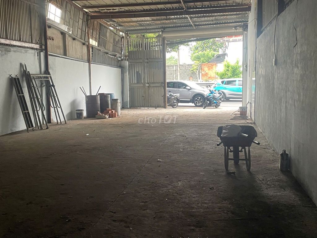Cho thuê Mặt bằng Gần 550, 200m2, giá 8tr