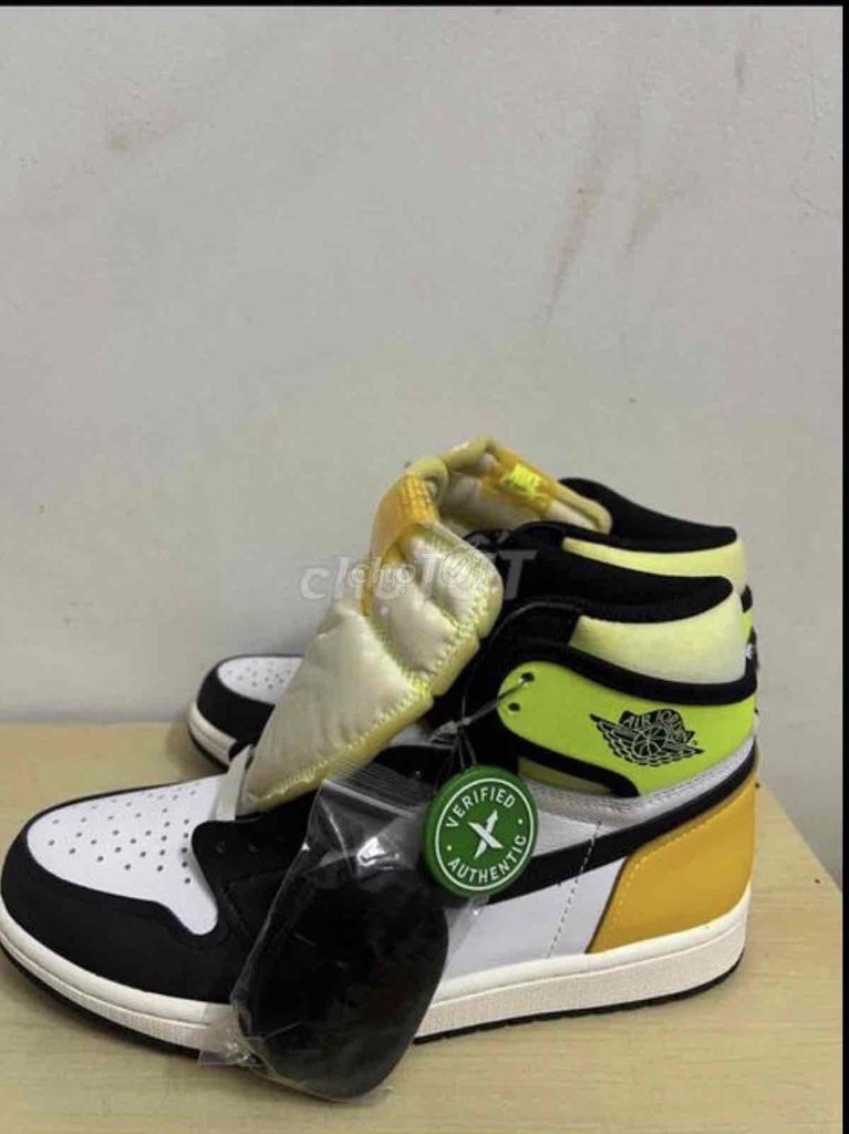 Giày thể thao Nike Jordan 1 Nam 41 EUR hàng real. Mua bán Giày dép tại Quận Ngũ Hành Sơn Đà Nẵng được đăng bởi Hoàng Trần hình 1