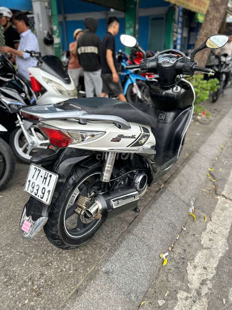 SYM shark 125 FI 2015 mới 90% biển số 77. Mua bán Xe máy tại Quận Tân Phú Tp Hồ Chí Minh được đăng bởi Tuanduy hình 3