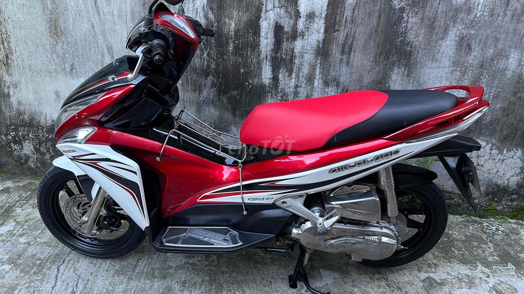 Honda Air Blade Đỏ trắng đen. Mua bán Xe máy tại Thành phố Vinh Nghệ An được đăng bởi cửa hàng xe máy hồng sáng hình 2
