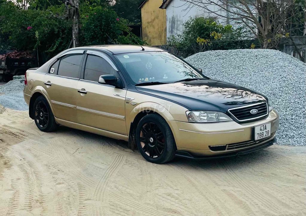 Ford Mondeo 5-местный бронзовый желтый
