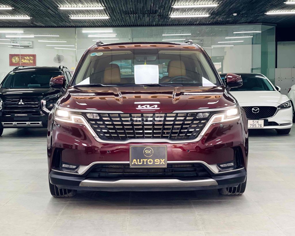 Kia Carnival Premium Model 2023 в отличном состоянии