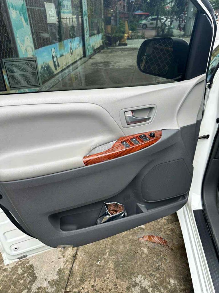 Toyota Sienna 2016 3.5LE màu trắng. Mua bán Ô tô tại Thành phố Mỹ Tho Tiền Giang được đăng bởi Anh Năm hình 5