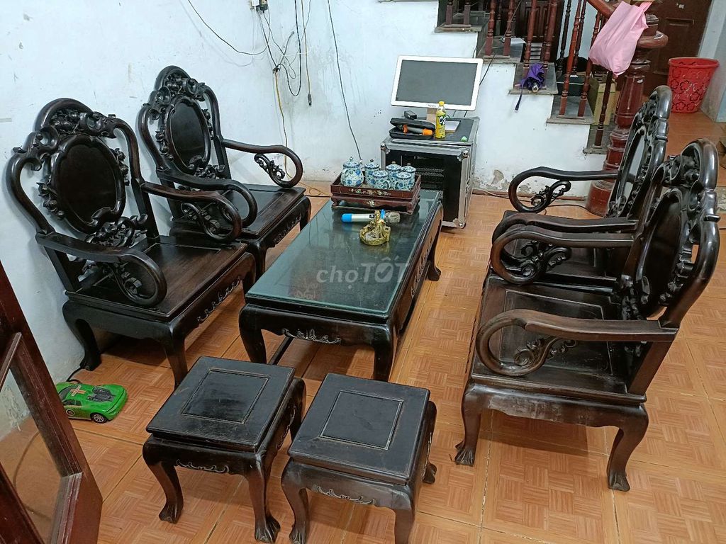 Bộ bàn ghế Gỗ Cổ điển Nâu  món gỗ tốt . Mua bán Bàn ghế tại Quận Hà Đông Hà Nội được đăng bởi Hiệp hình 1