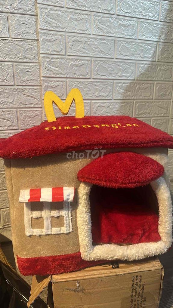 Nhà cho mèo kiểu McDonald's