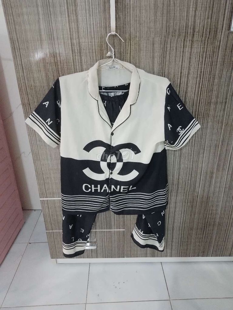 Đồ bộ nữ Chanel Đen trắng đã dùng. Mua bán Quần áo tại Thị xã Hương Thủy Thừa Thiên Huế được đăng bởi ngô trang hình 1