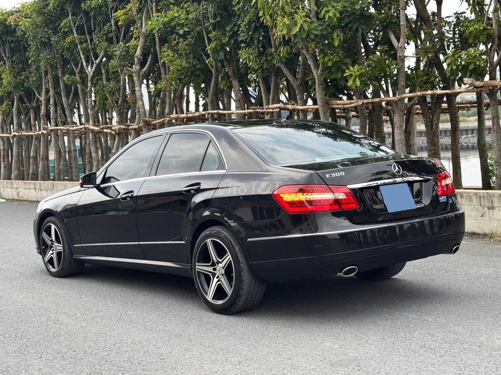 Mercedes-Benz E300 đời 2010 số tự động. Mua bán Ô tô tại Quận Gò Vấp Tp Hồ Chí Minh được đăng bởi Phương 831 hình 3