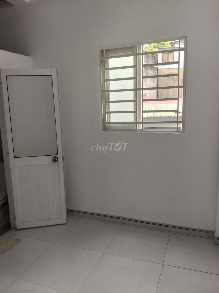Cho thuê phòng quận 10 chính chủ cách trường cao đẳng kinh tế HCl 300m