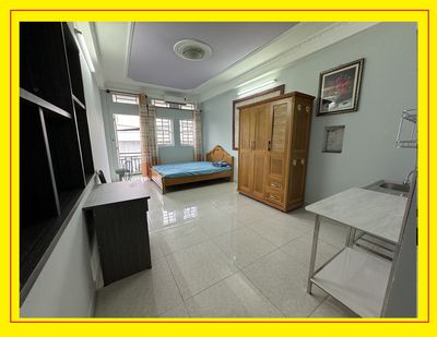 Phòng ngay cầu Băng Ky (Nơ Trang Long), full nội thất, có ban công lớn