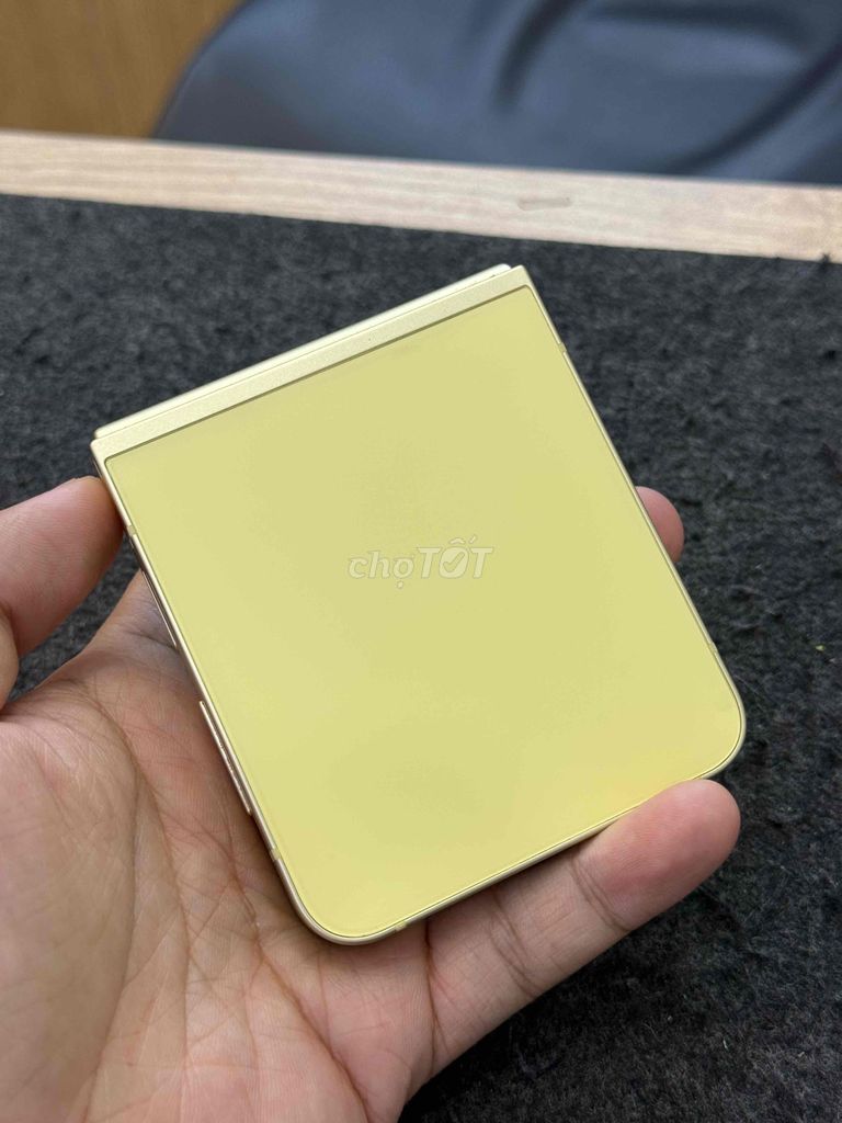 Samsung Z Flip 6 256GB Vàng. Mua bán Điện thoại tại Quận 10 Tp Hồ Chí Minh được đăng bởi Hậu Lưu hình 1