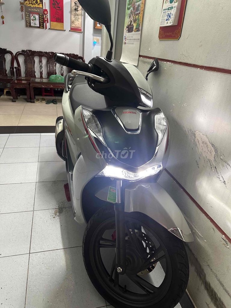 Honda SH 160 ABS 2024 Спортивная версия, серый цемент