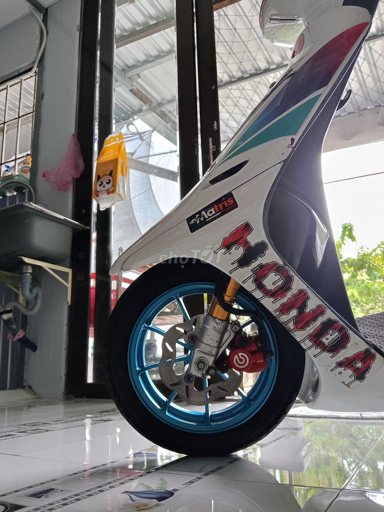 Xe máy Honda Dio 49cc màu trắng. Mua bán Xe máy tại Huyện Hòn Đất Kiên Giang được đăng bởi Hoang giang hình 6