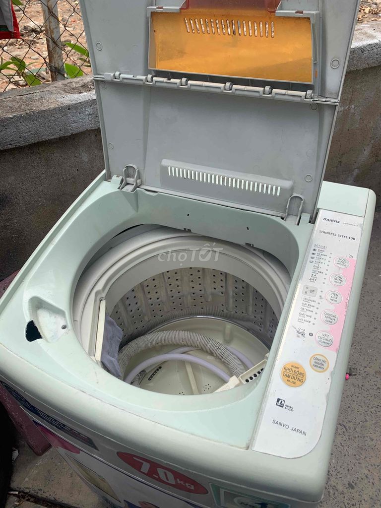 máy giặt Sanyo 7kg chạy giặt vắt êm