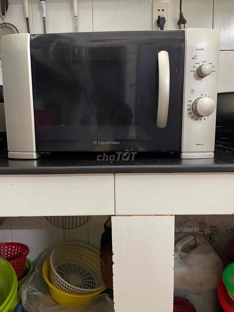 Lò vi sóng Electrolux Bạc, Đen 1000W. Mua bán Bếp, lò, đồ điện nhà bếp tại Quận Tân Phú Tp Hồ Chí Minh được đăng bởi Anh Tư hình 1