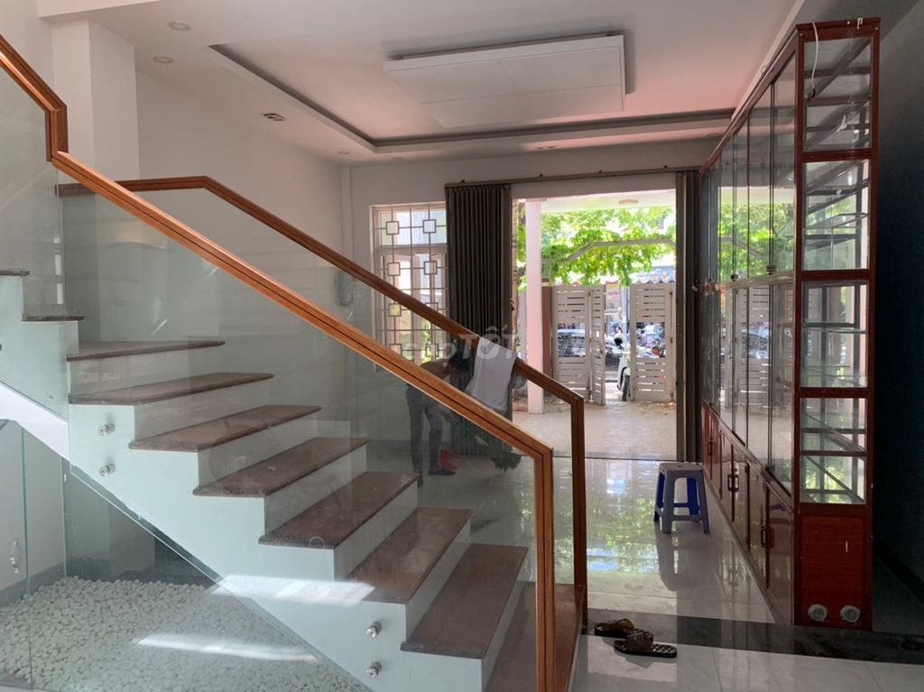 Cho thuê nhà 3 tầng mặt tiền đường Nguyễn Thị Định - Sơn Trà