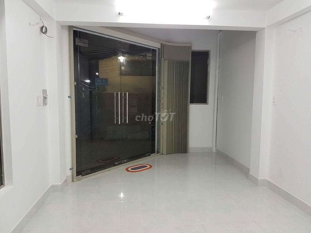 Аренда · 3 комн. · 28 м² · Quận 5, ул. Đường Cao Đạt