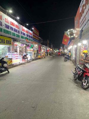 NHÀ MẶT TIỀN TRUNG TÂM CHỢ DĨ AN 2 -- KDBB SẦM UẤT- VỊ TRÍ VÀNG. Mua bán văn phòng, mặt bằng kinh doanh tại Thành phố Dĩ An Bình Dương được đăng bởi Trần Viết Ánh