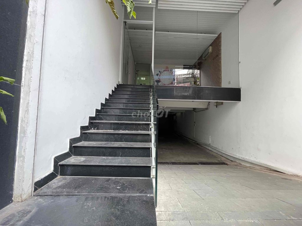 P. Tân Sơn Nhì, hầm 4 tầng 5x20 giá chỉ 35 triệu/th