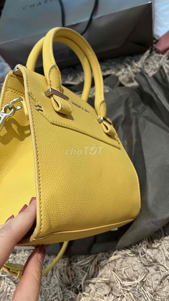 Pass túi Charles Keith auth y hình vàng đẹp
