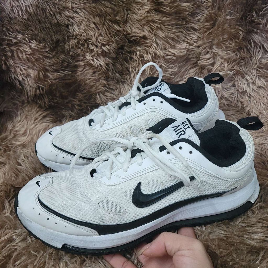 Nike 2022 size 43