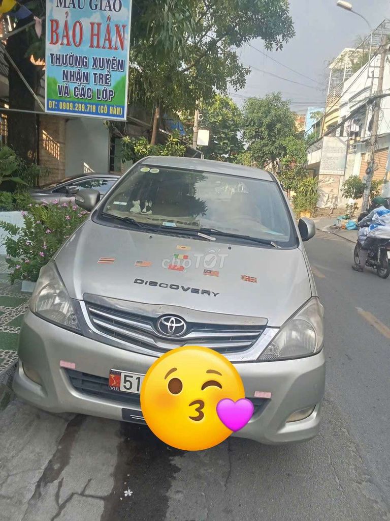 Серебристый Toyota Innova J 2007, 7 мест