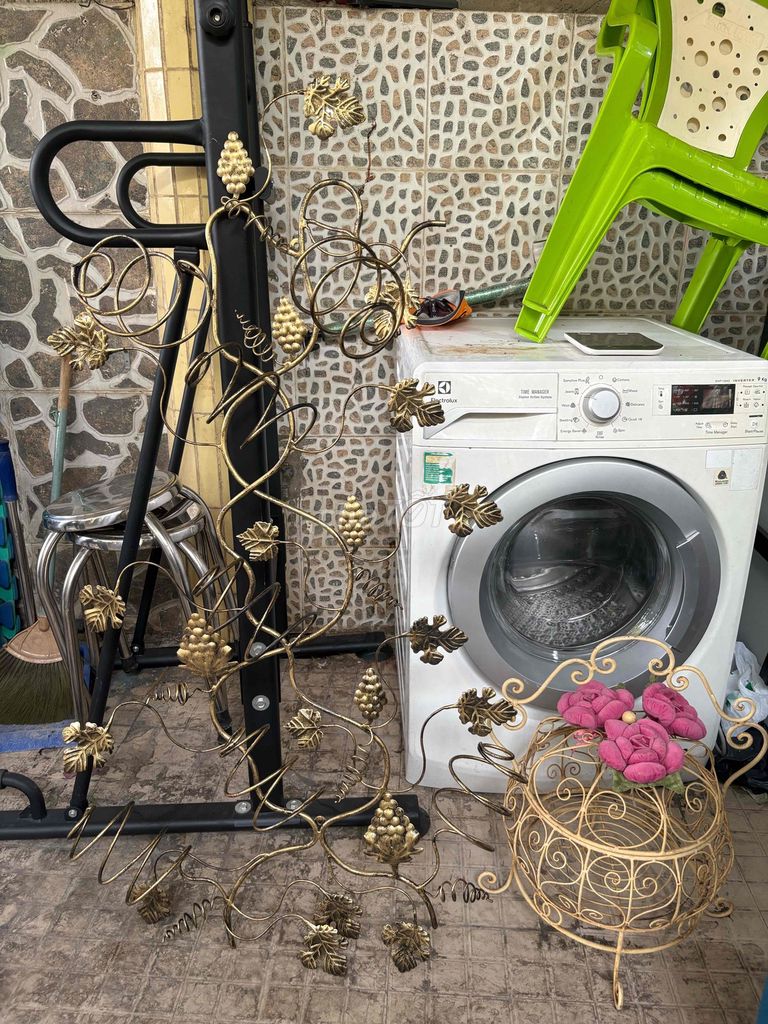 Kệ rượu sắt vàng đồng 6-7 chai 1m1. Mua bán Tủ, kệ gia đình tại Huyện Nhà Bè Tp Hồ Chí Minh được đăng bởi Tạp Hoá Nhà Giang hình 1