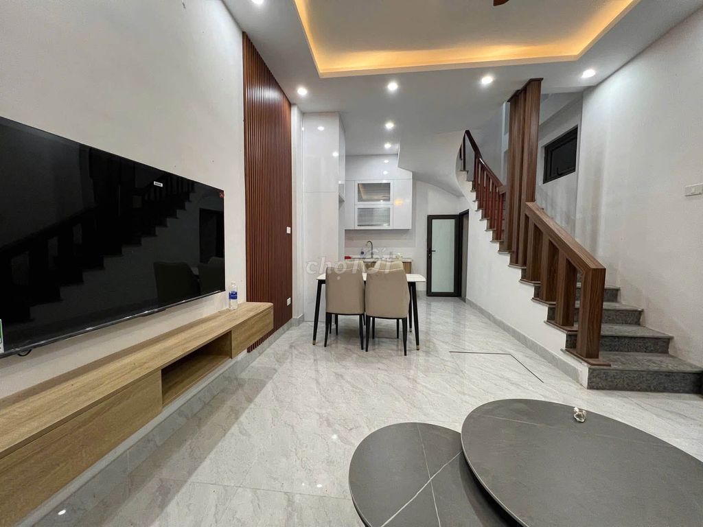 Bán nhà 5 tầng gần Hồ Văn Chương, Đống Đa, full nội thất