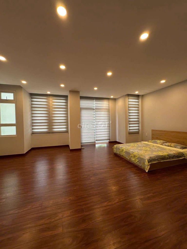 8 x 20 có 3 lầu 7pn 6wc sân thượng ( nhà full nội thất)