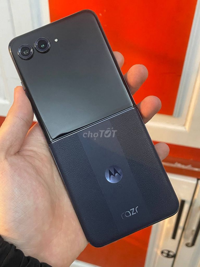 Razr 50 Ultra 🔵 Blue cá tính, cầm lên là khác biệt. Mua bán Điện thoại tại Quận 10 Tp Hồ Chí Minh được đăng bởi Lê Quân Mobile hình 1