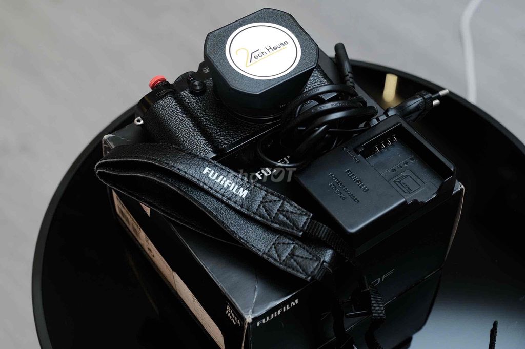 Máy ảnh Fujifilm X100F Đen đẹp 98.5 kèm phụ kiện. Mua bán Máy ảnh, Máy quay tại Quận Bình Thạnh Tp Hồ Chí Minh được đăng bởi Vân Anh 2Tech House hình 1
