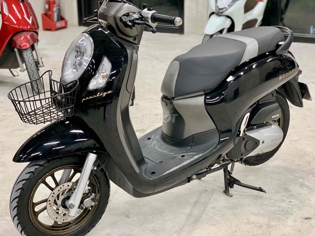 Honda Scoopy 2022 chính chủ BSTP đen bóng đẹp zin. Mua bán Xe máy tại Thành phố Thủ Đức Tp Hồ Chí Minh được đăng bởi Khương Phan hình 3