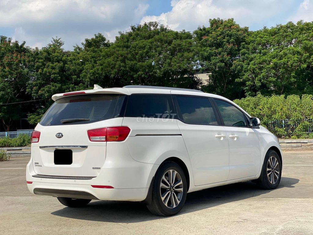 Масляный двигатель Kia Sedona 2018 белый