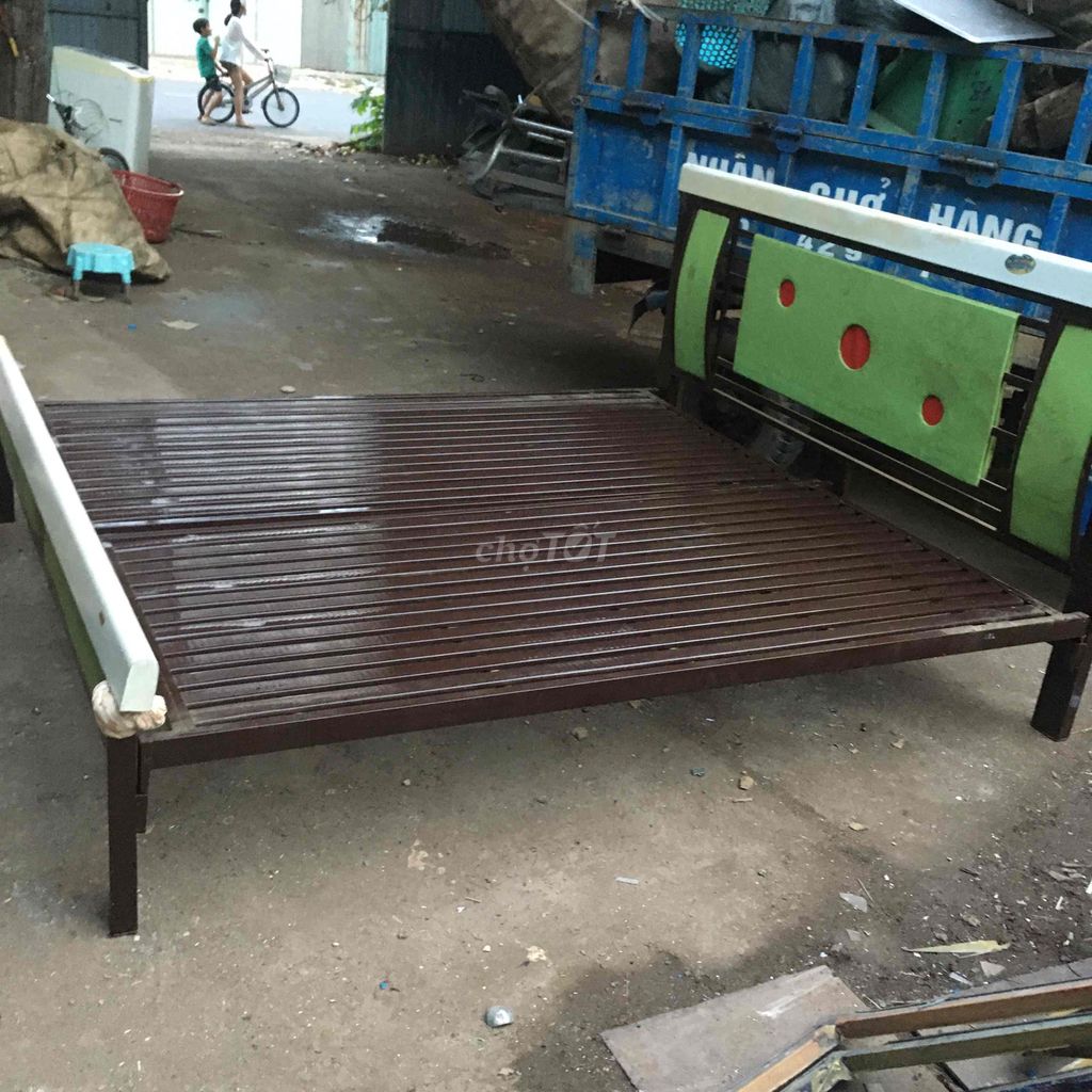 Giường Sắt 1m6x2m 90%. Mua bán Giường, chăn ga gối nệm tại Quận Bình Tân Tp Hồ Chí Minh được đăng bởi kiên hình 1