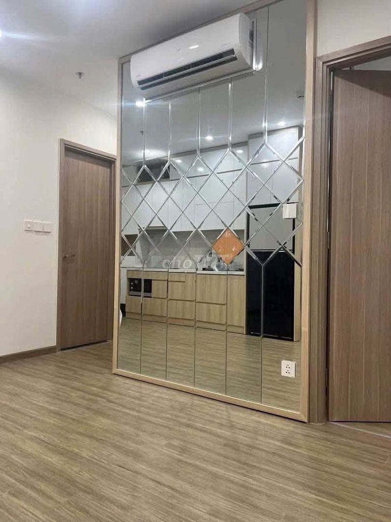 Продается 2-комнатная квартира Vinhomes Smart City площадью 55 м2, полностью меблированная, 4,2 миллиарда долларов