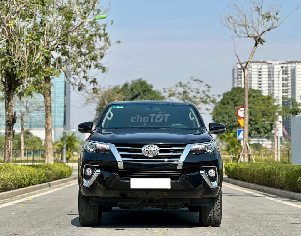 Toyota Fortuner 2.8 4x4 máy dầu sx 2019 zin