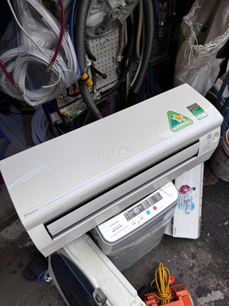 Máy lạnh Daikin 1.5HP inverter mới 95% ATKC35UAVMV