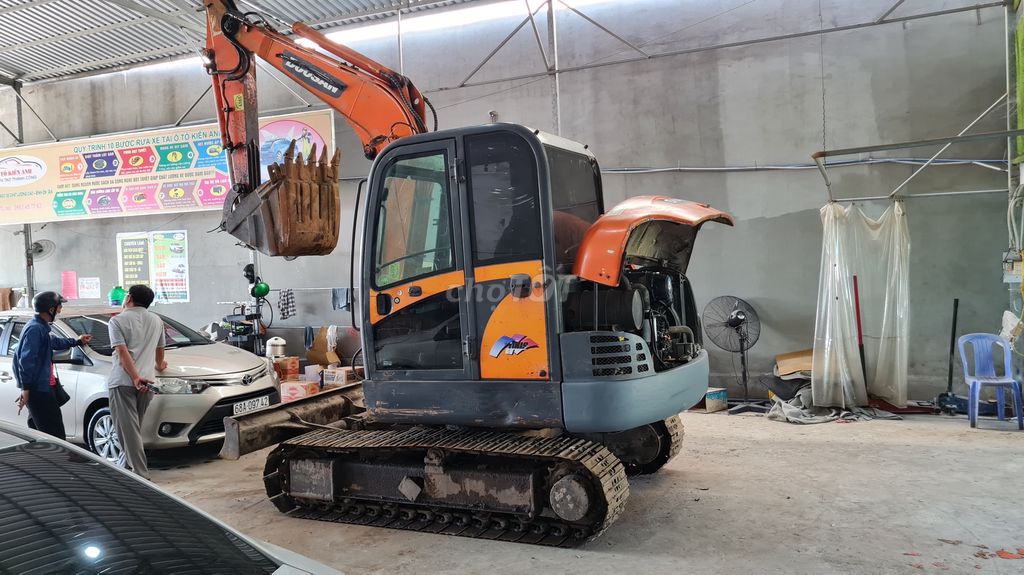 Cần Bán Máy Cuốc DooSan 55 WV Gàu 0.25 SX 2007