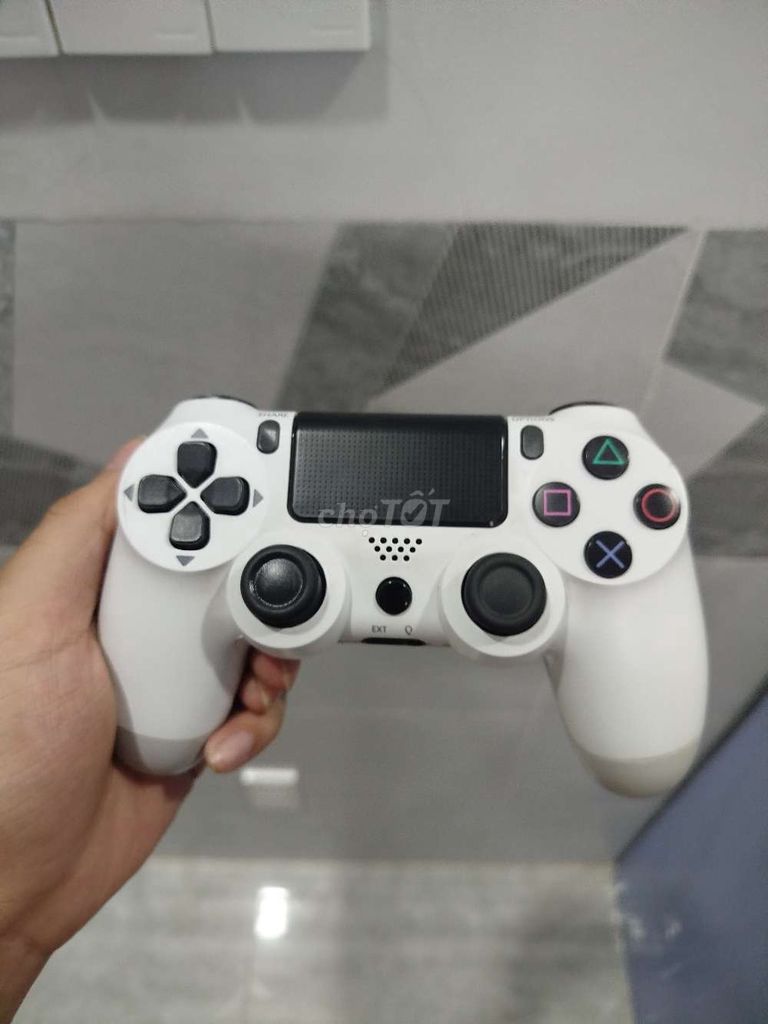 Tay cầm Sony Dualshock 4 PS4 Trắng. Mua bán Thiết bị chơi game tại Huyện Hóc Môn Tp Hồ Chí Minh được đăng bởi khoa hùynh hình 1