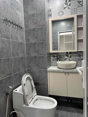 Căn hộ dịch vụ giá phòng trọ có nhà vệ sinh riêng, nội thất cơ bản